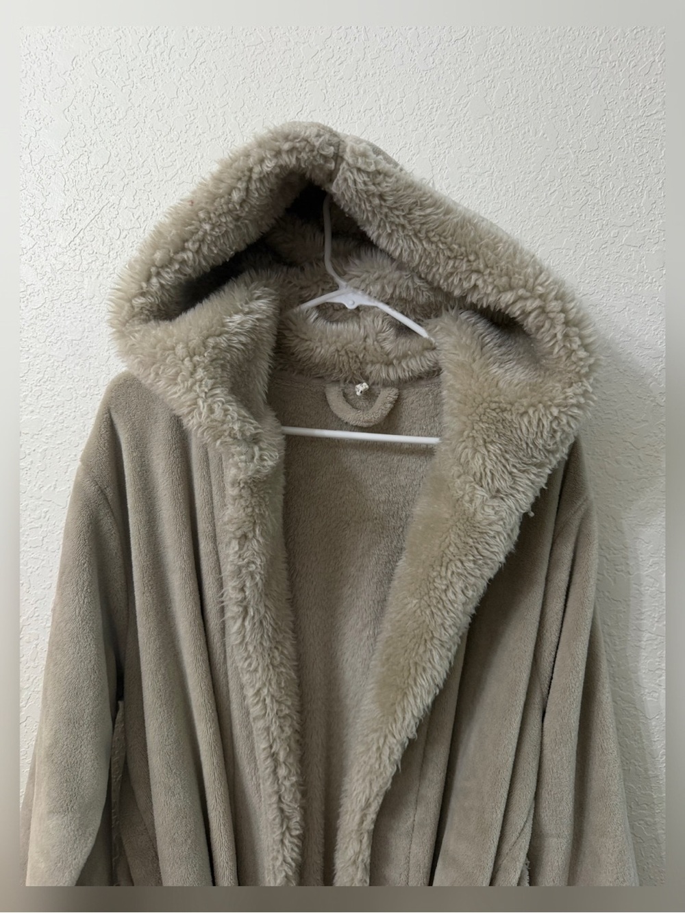 Pottery Barn Hooded Ombre Tipped Faux Fur Robe - S/M - Picture 5 of 9